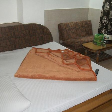 Hotel Milan Continental Delhi  Exterior photo